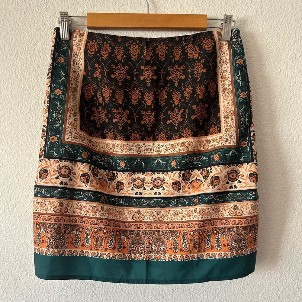 Super cute patterned skirt
